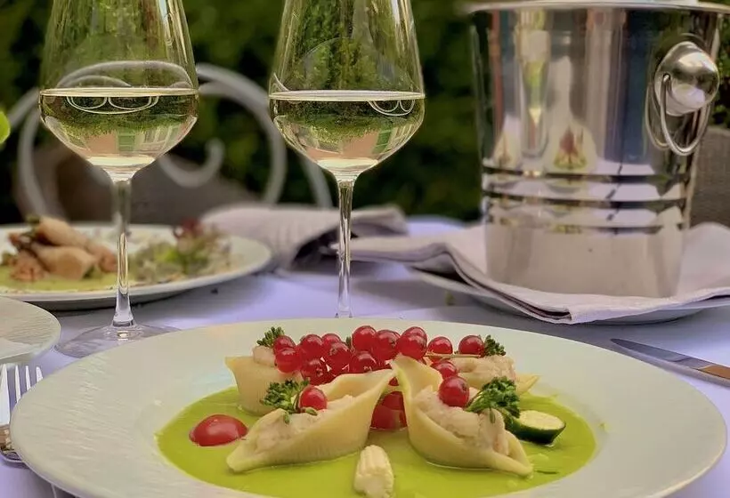 Отель Hôtel Restaurant Oasis