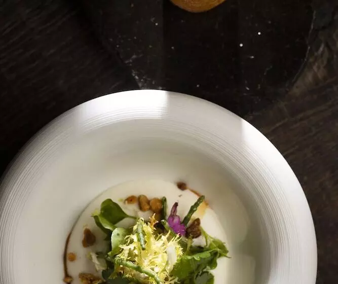 هتل La Ferme Saint Simeon Spa  Relais & Chateaux