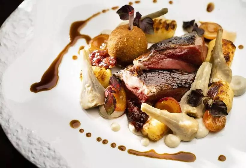 هتل La Ferme Saint Simeon Spa  Relais & Chateaux