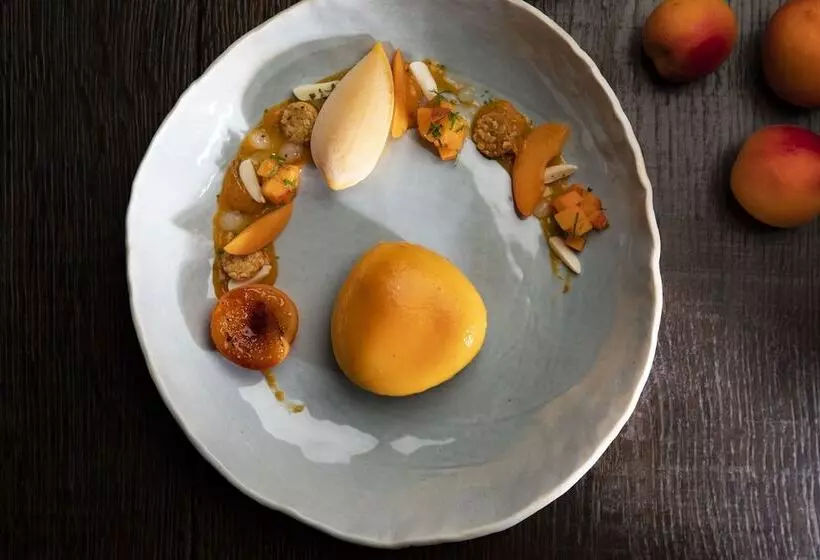 هتل La Ferme Saint Simeon Spa  Relais & Chateaux