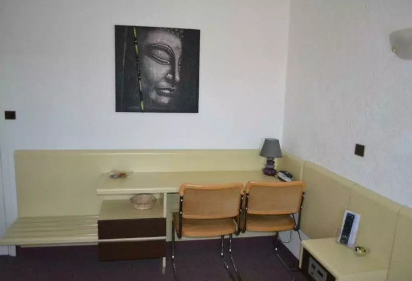 בית מלון כפרי Le Relais De Fabrègues