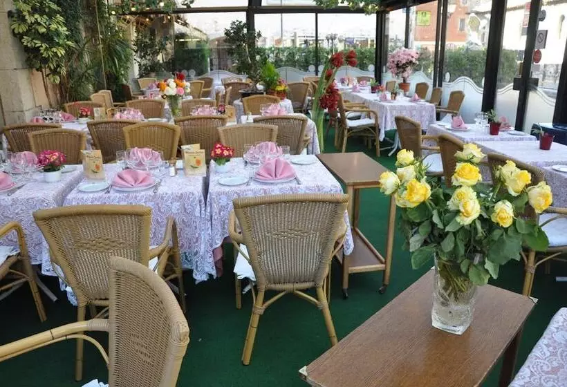 호텔 Logis Le Relais Imperial