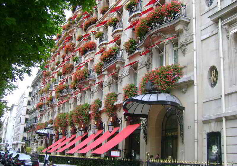 هتل Plaza Athenee Dorchester Collection