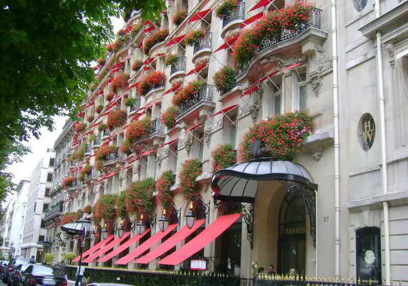 호텔 Plaza Athenee Dorchester Collection