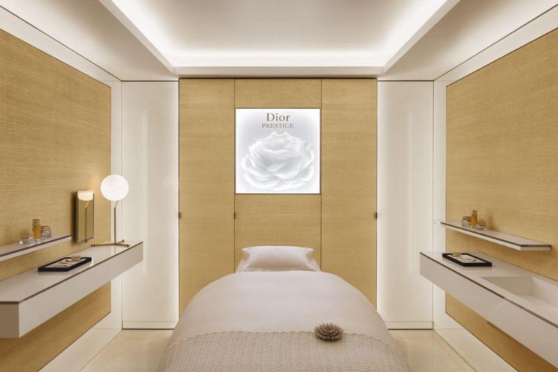 هتل Plaza Athenee Dorchester Collection