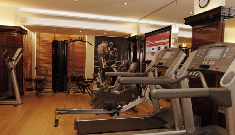 هتل Plaza Athenee Dorchester Collection