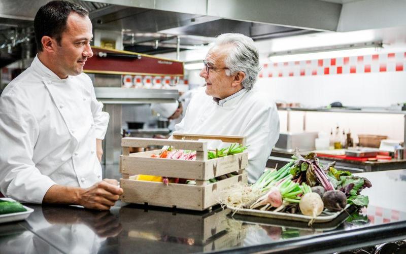 هتل Plaza Athenee Dorchester Collection