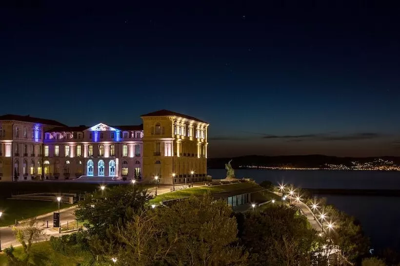 ホテル Sofitel Marseille Vieux Port