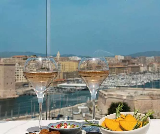 ホテル Sofitel Marseille Vieux Port