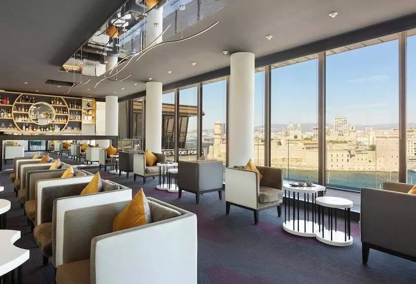 ホテル Sofitel Marseille Vieux Port