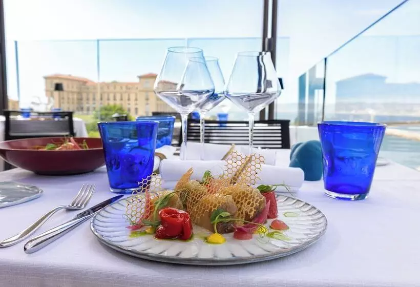 ホテル Sofitel Marseille Vieux Port