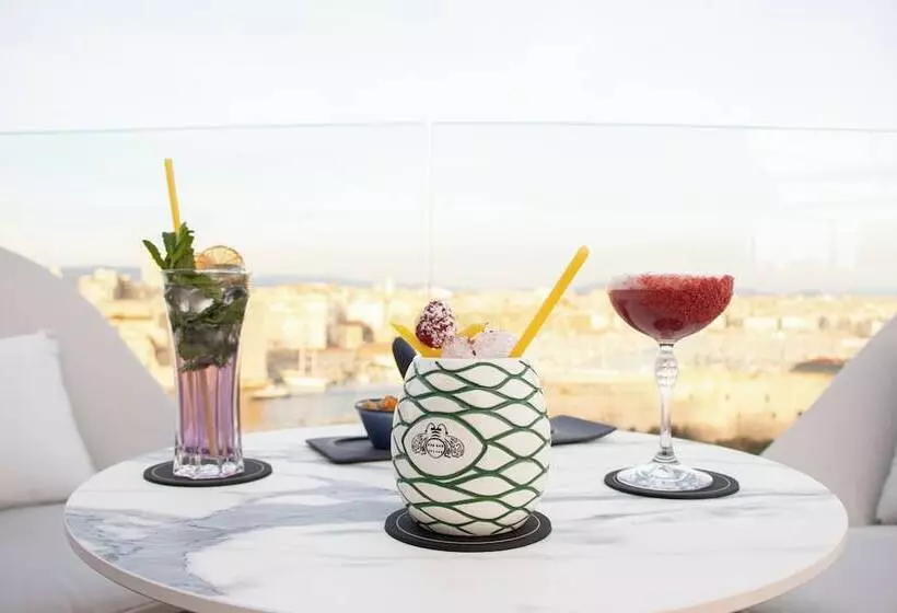 ホテル Sofitel Marseille Vieux Port