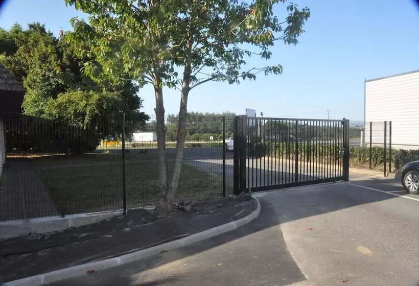 ホテル The Originals City, Hôtel Les Caps, Saintbrieuc Est