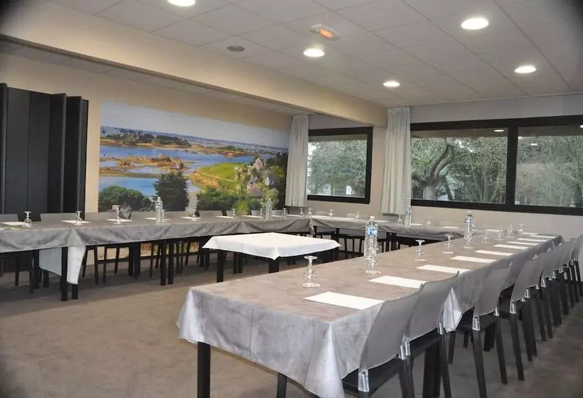 ホテル The Originals City, Hôtel Les Caps, Saintbrieuc Est