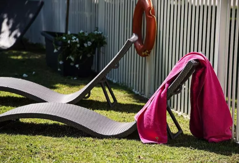 Отель Hôtel Le Relais Des Brasseurs Aubagne