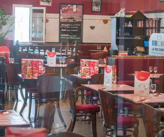 Отель Hôtel Le Relais Des Brasseurs Aubagne