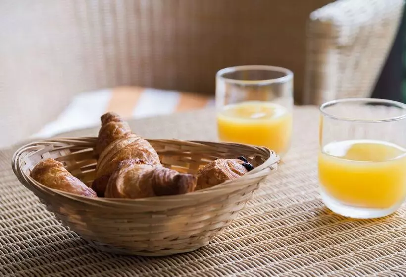 Отель Villa Borghese, The Originals Relais