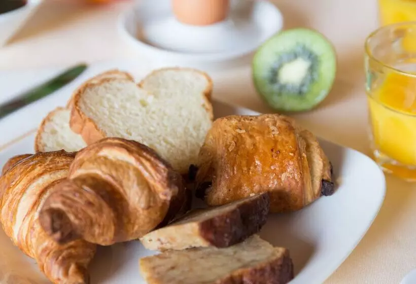 Отель Villa Borghese, The Originals Relais