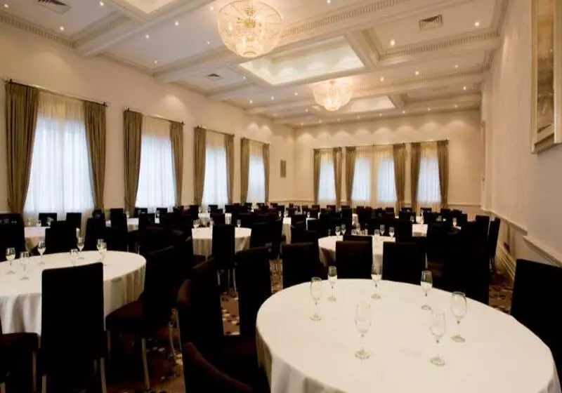 酒店 Leonardo Cardiff