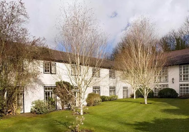 Отель Mercure Box Hill Burford Bridge