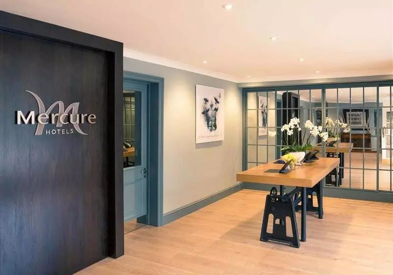 Отель Mercure Box Hill Burford Bridge