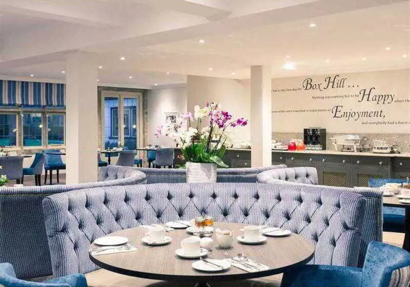 Отель Mercure Box Hill Burford Bridge