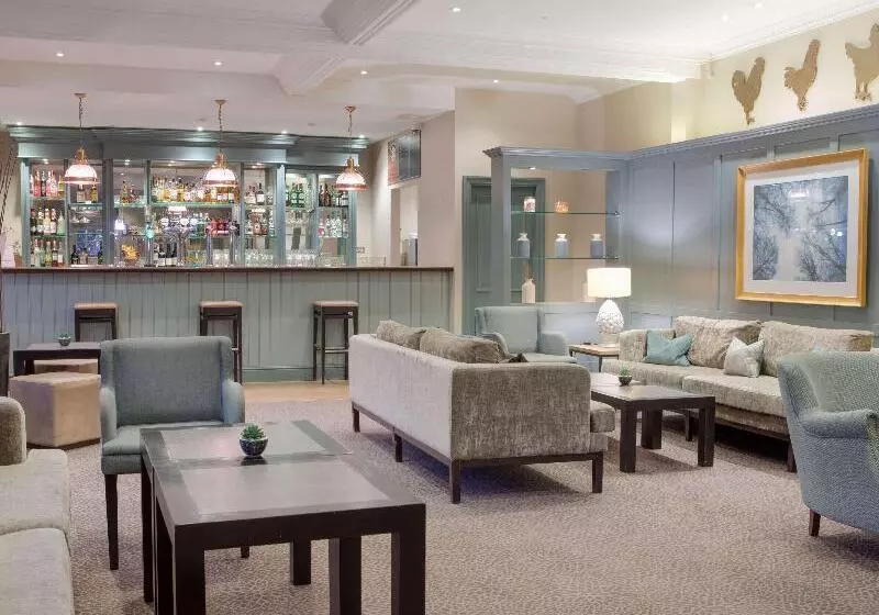 Отель Mercure Box Hill Burford Bridge