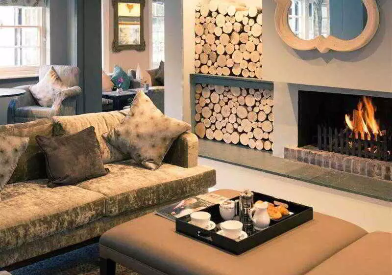 Отель Mercure Box Hill Burford Bridge