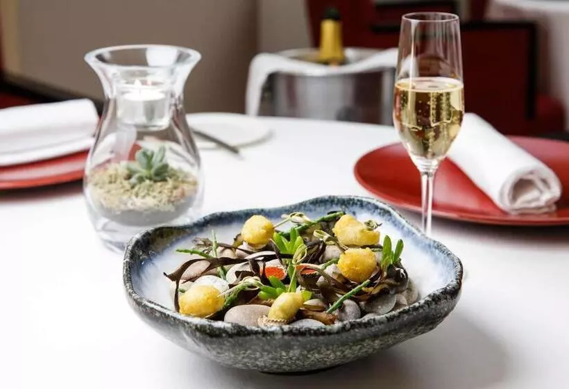 Отель The Atlantic