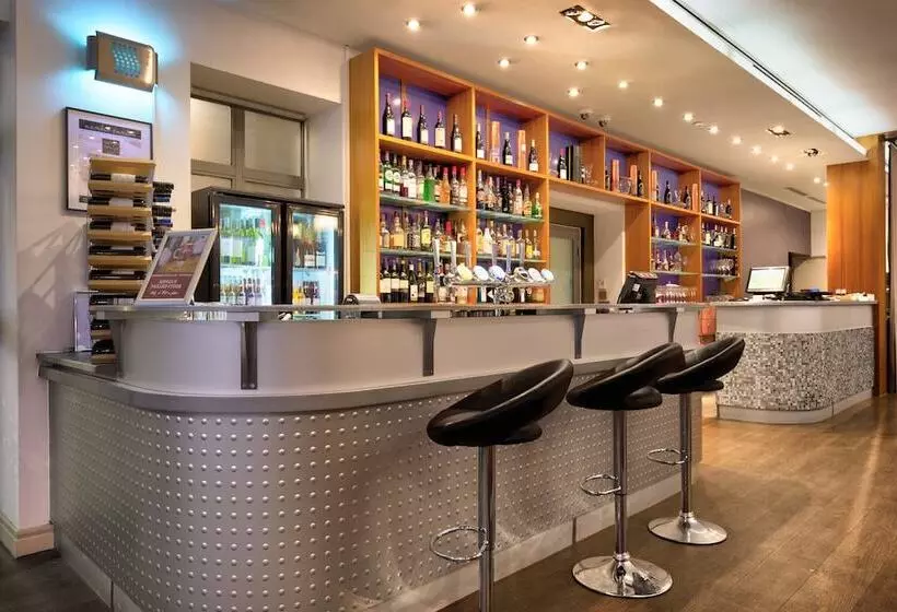 هتل Ambassadors Bloomsbury