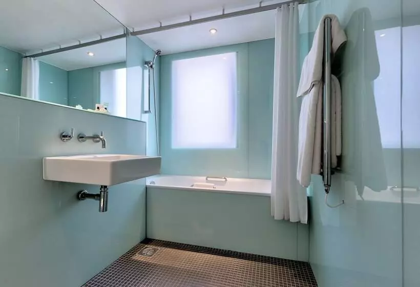 هتل Ambassadors Bloomsbury