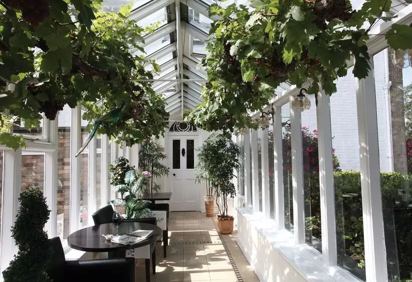 בית מלון כפרי Best Western Annesley House