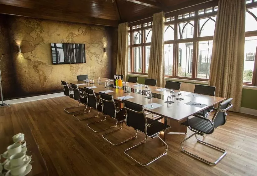 Отель Crabwall Manor & Spa   Bw Signature Collection