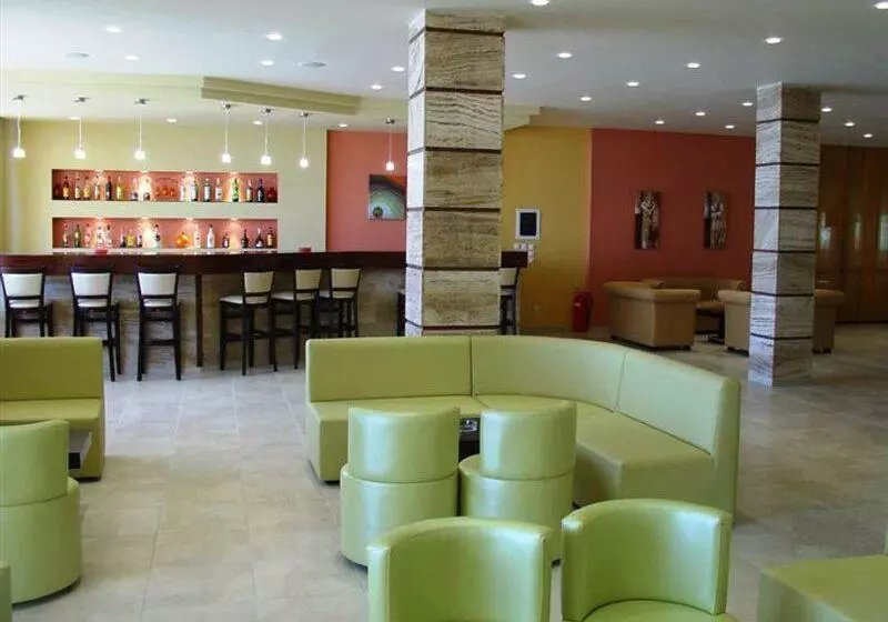 Отель Golden Sands