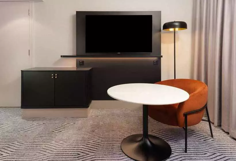 هتل Hilton London Olympia