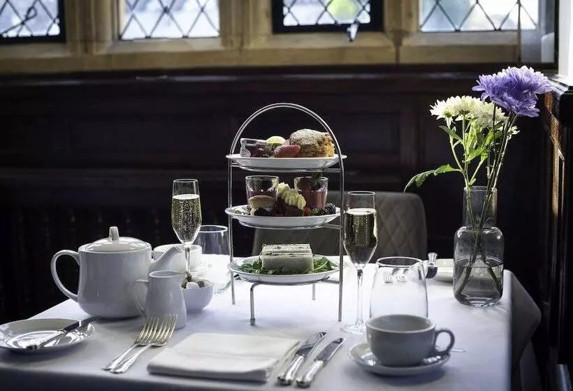 Отель Karma Salford Hall