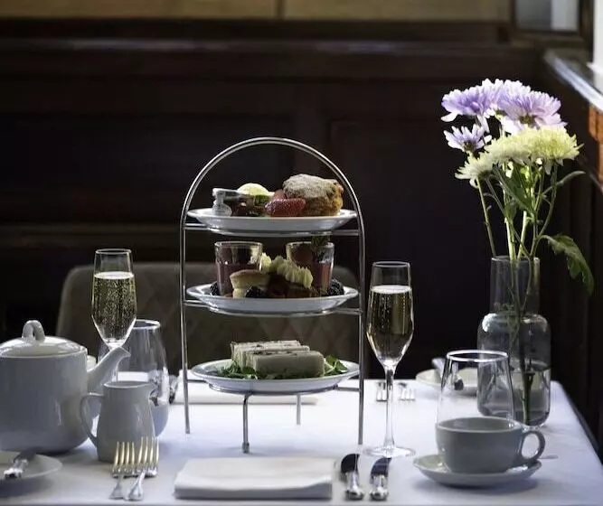 Отель Karma Salford Hall