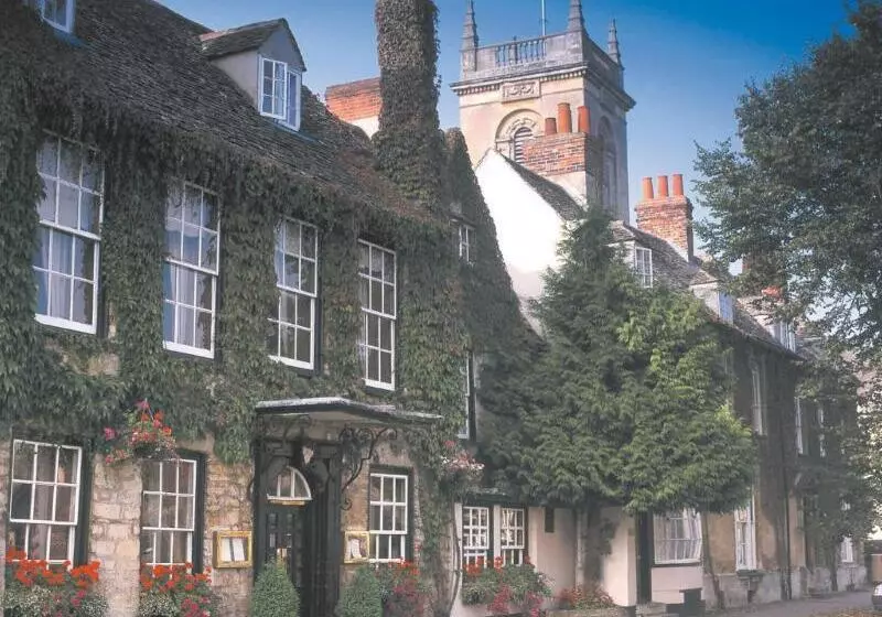 فندق Macdonald Bear