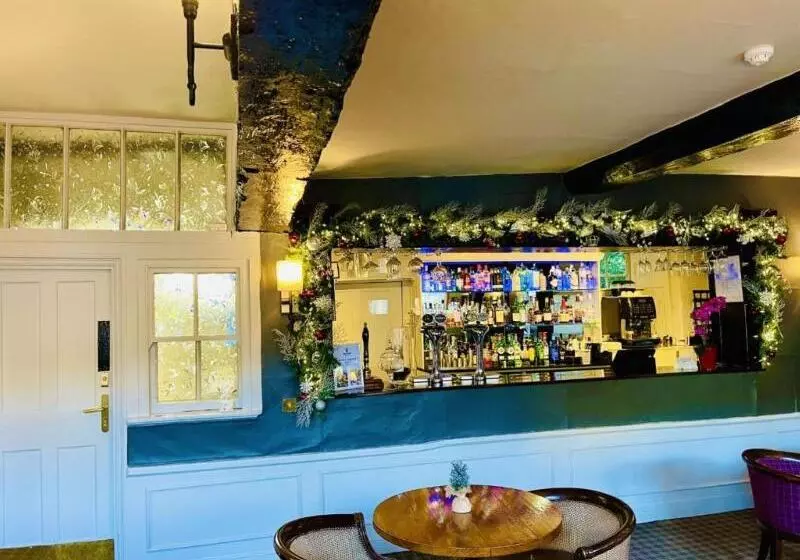 فندق Macdonald Bear