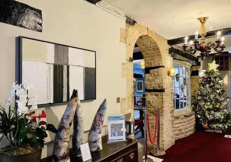 فندق Macdonald Bear