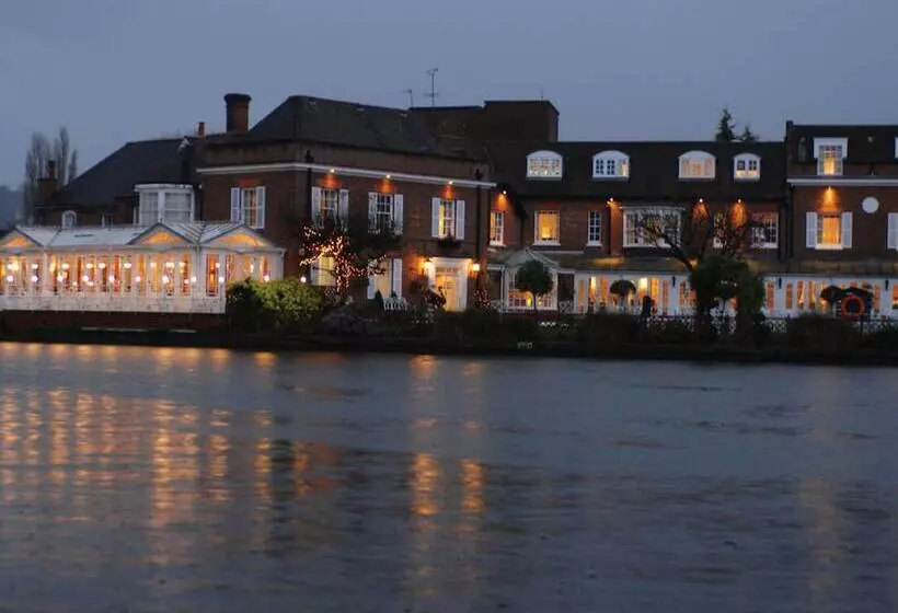 Отель Macdonald Compleat Angler