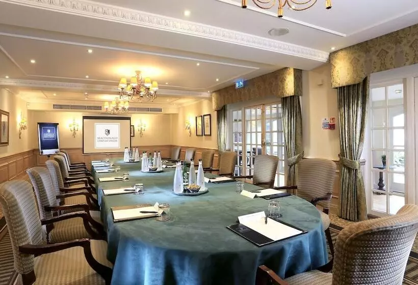 Отель Macdonald Compleat Angler