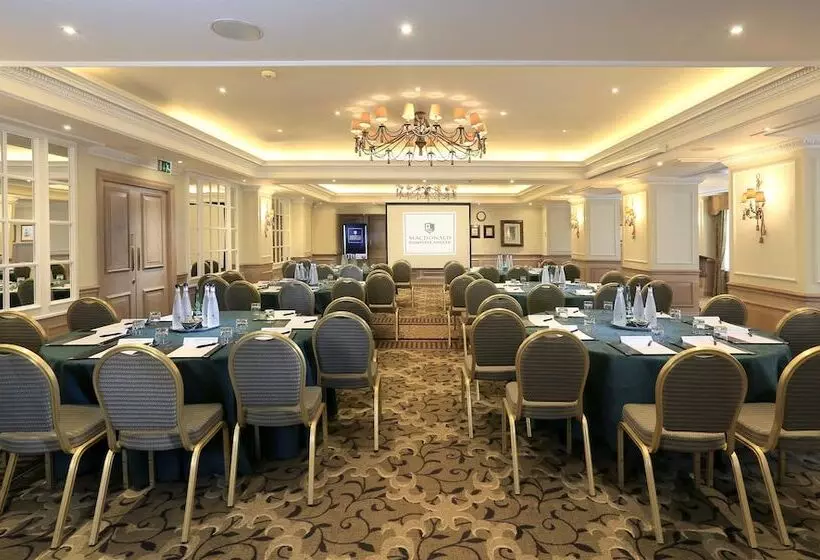 Отель Macdonald Compleat Angler