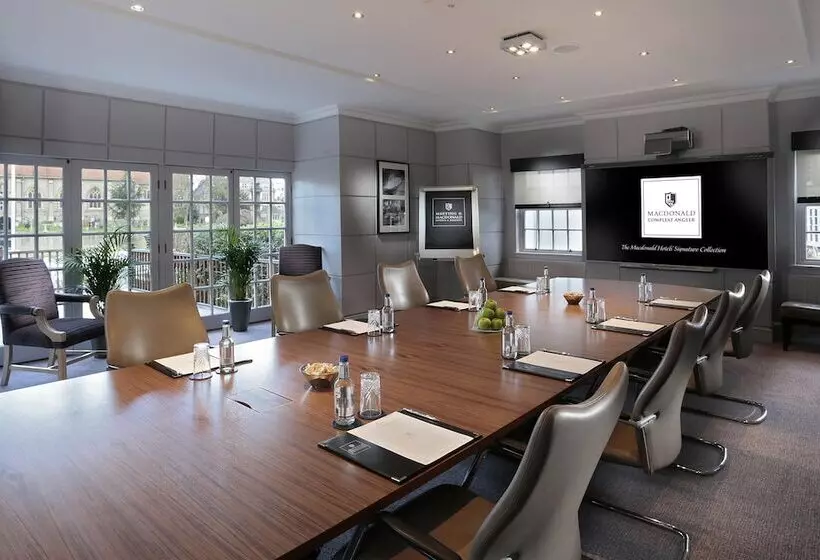 Отель Macdonald Compleat Angler