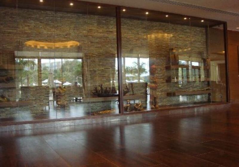 Mövenpick Ambassador Hotel Accra