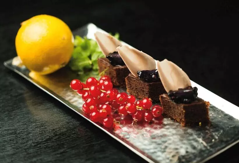 Mövenpick Ambassador Hotel Accra