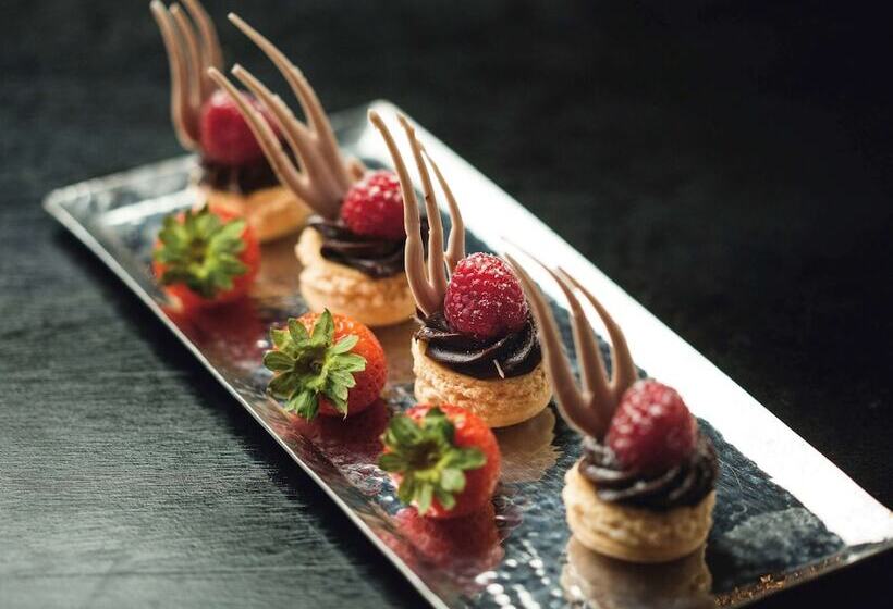 Mövenpick Ambassador Hotel Accra