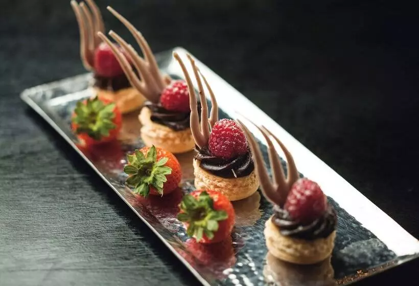 Mövenpick Ambassador Hotel Accra