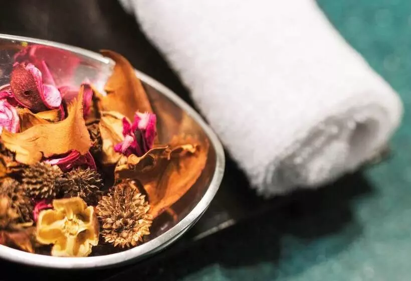 Mövenpick Ambassador Hotel Accra