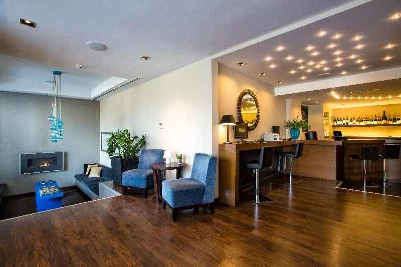 Отель The Athens Gate